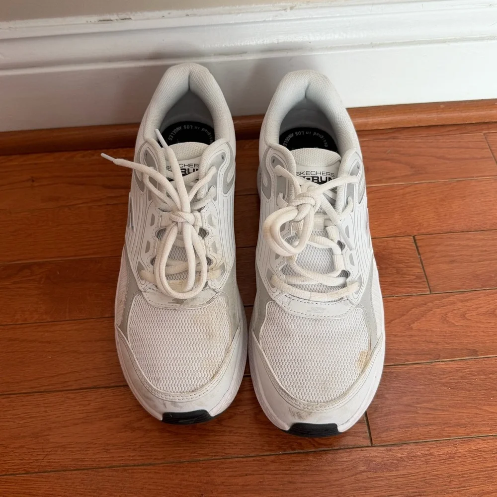 Women's‎ 10 White Air Cooled Sketchers Sneakers